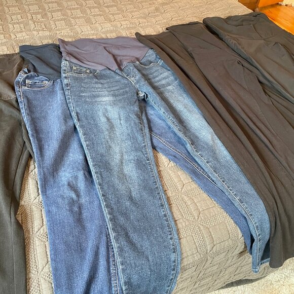 Lot of Size M Maternity Pants - Picture 2 of 3
